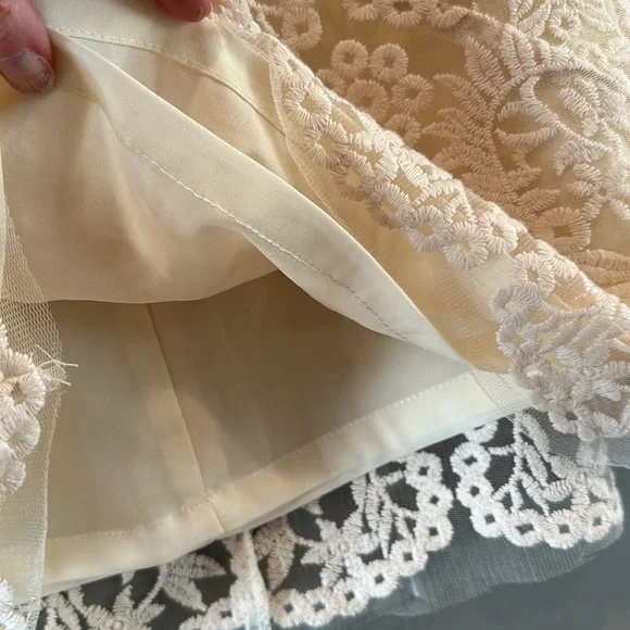 Nicole Miller Embroidered Lace Mesh Pencil Skirt NWOT - Picture 2 of 6